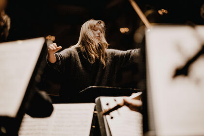 Barbara Hannigan conducts In Memoriam Reinbert on the fifth anniversary of Reinbert de Leeuw's passing